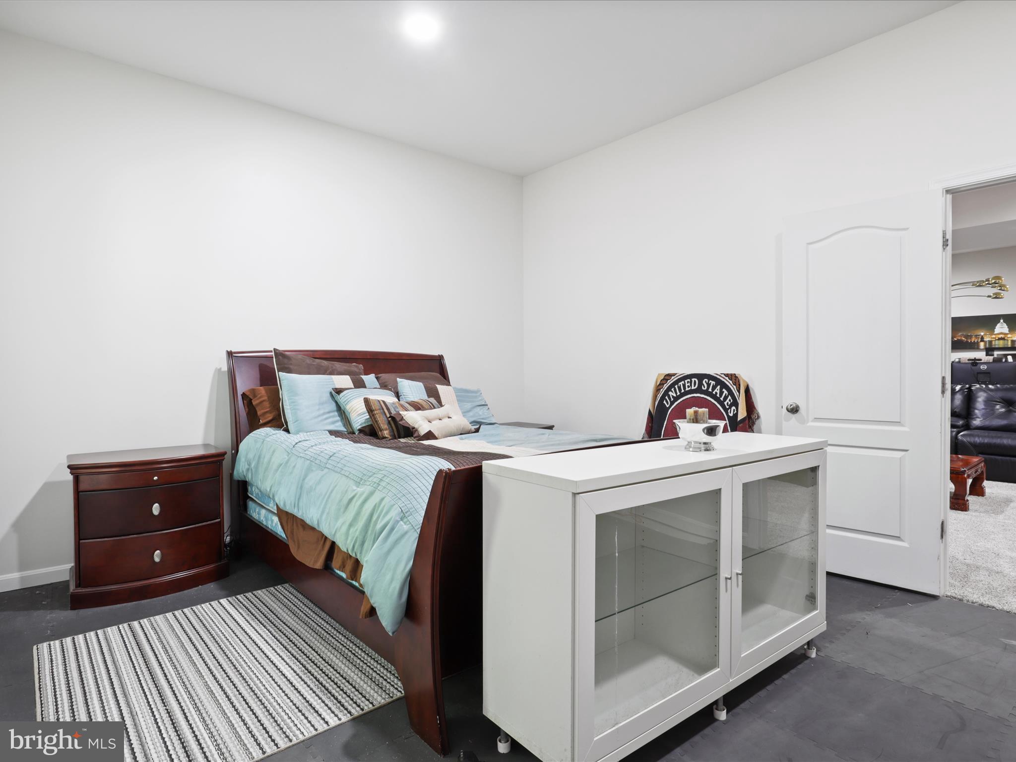 8033 ANNETTE DRIVE