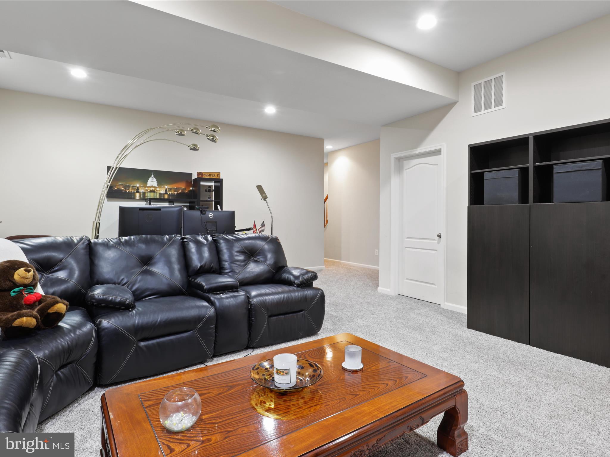 8033 ANNETTE DRIVE