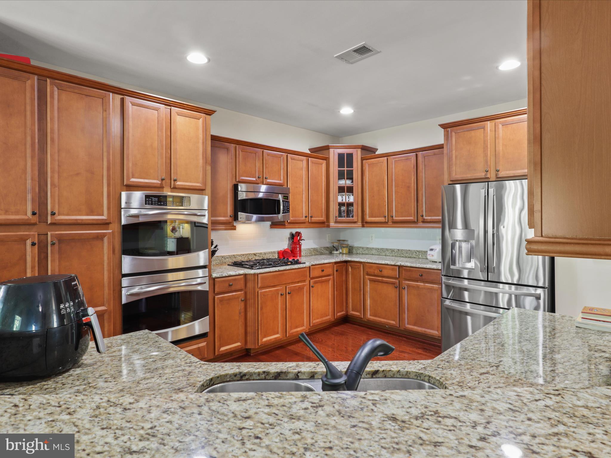 8033 ANNETTE DRIVE
