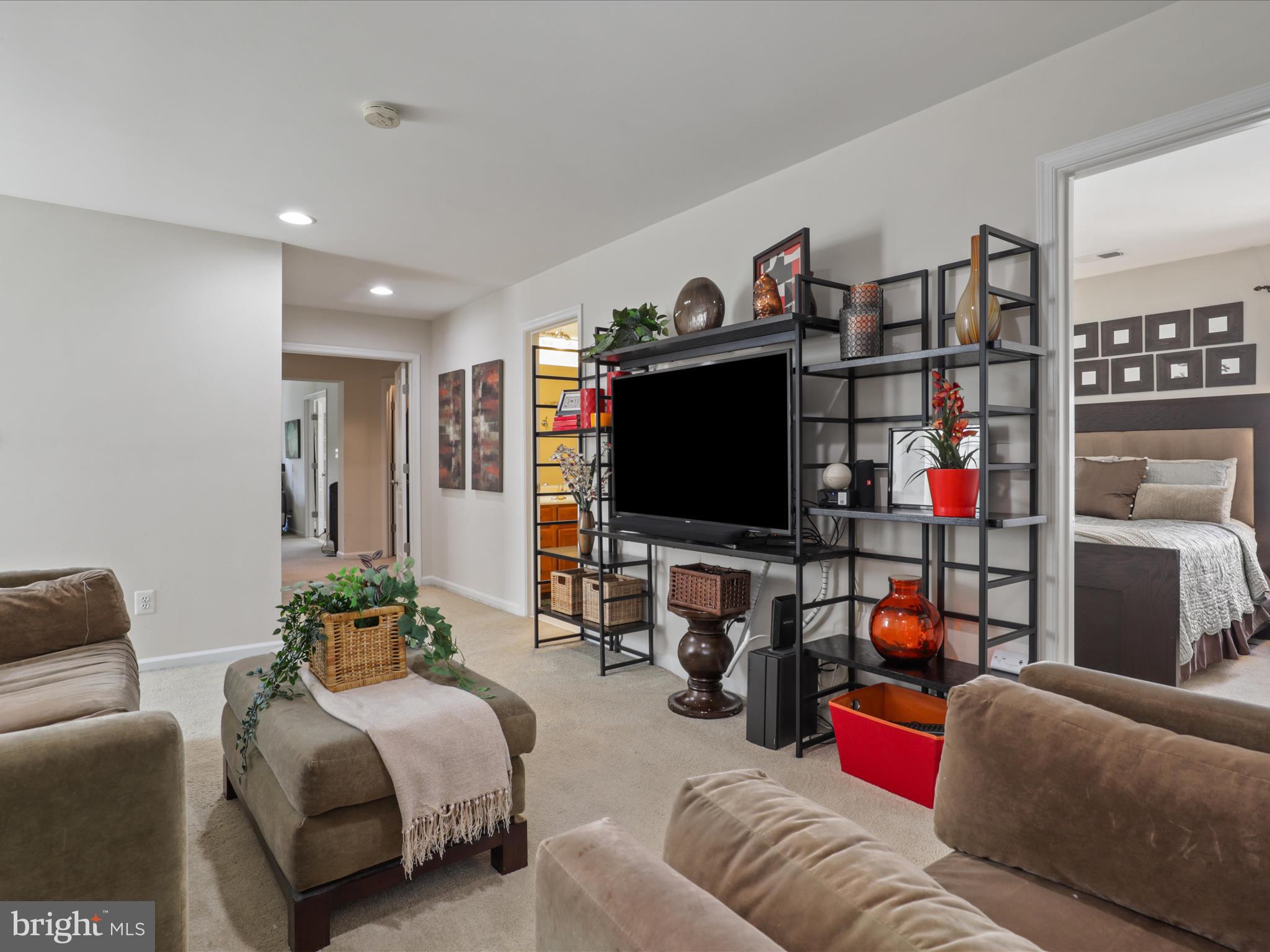 8033 ANNETTE DRIVE