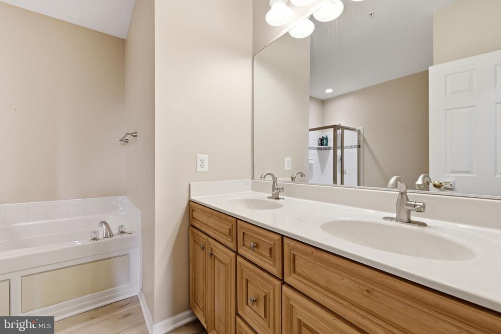 43905 HICKORY CORNER TERRACE Unit: 105