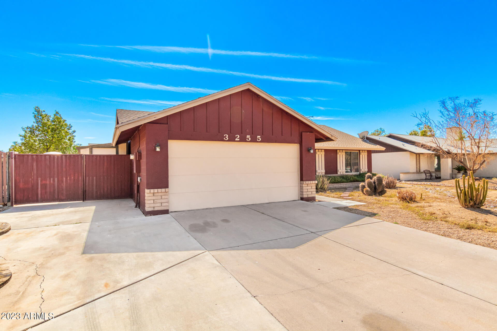 3255 W MURIEL Drive