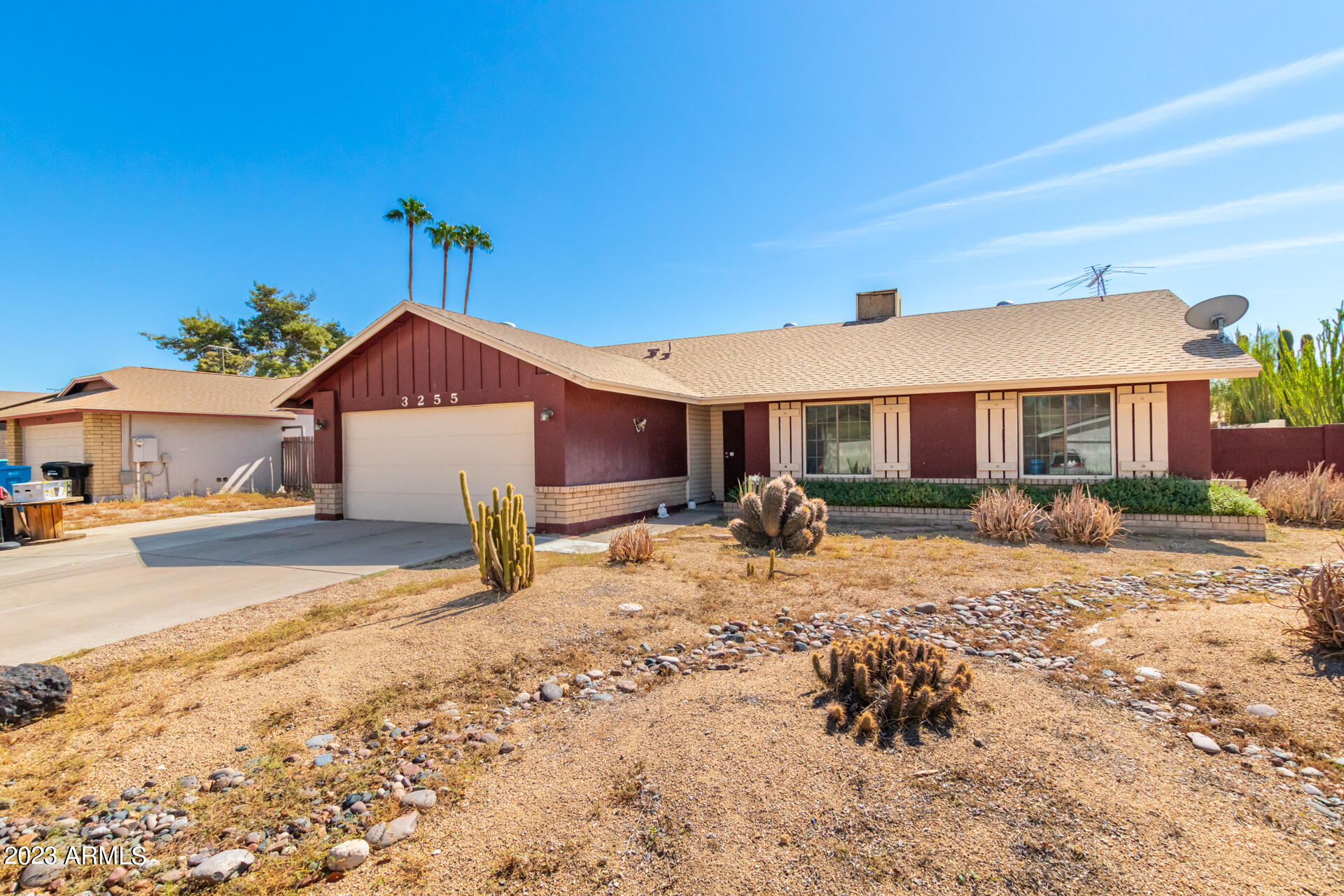 3255 W MURIEL Drive