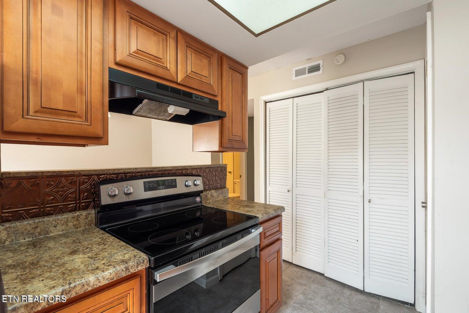 7914 Gleason Drive, 1009