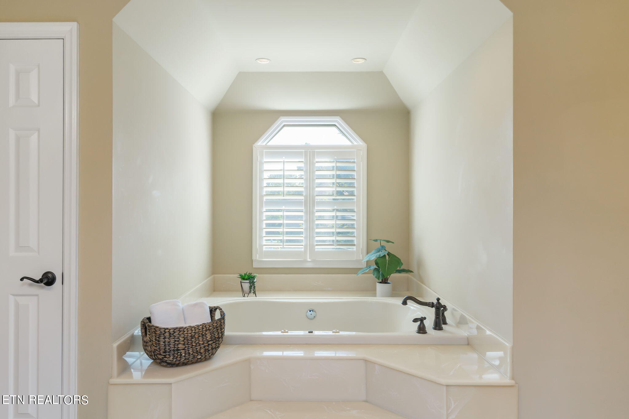 5805 Penshurst Court