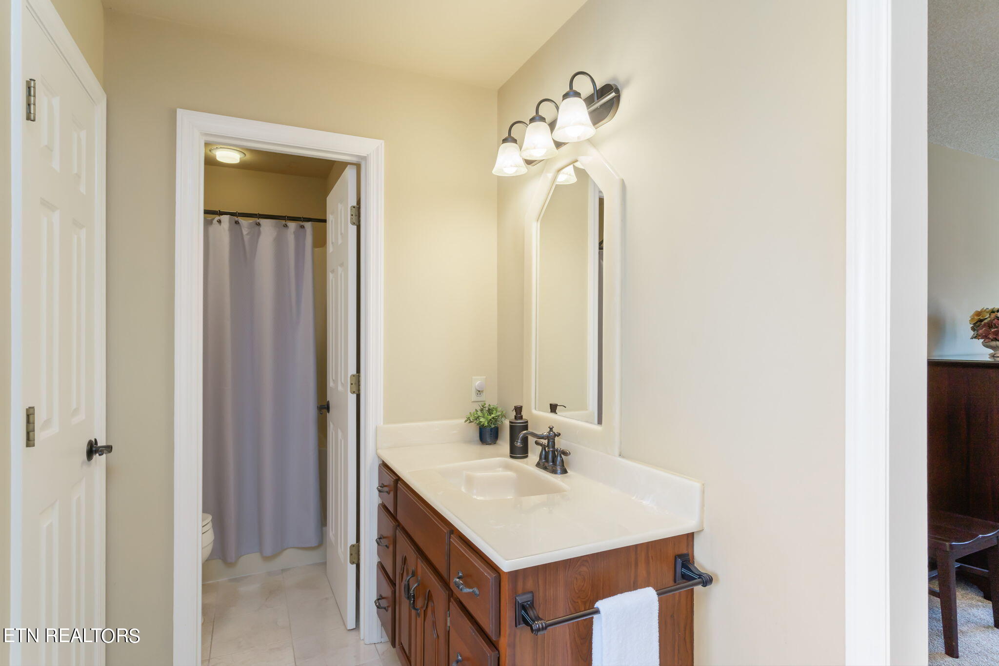 5805 Penshurst Court