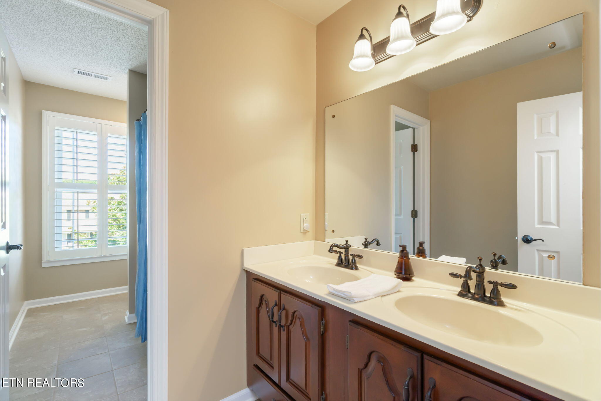 5805 Penshurst Court