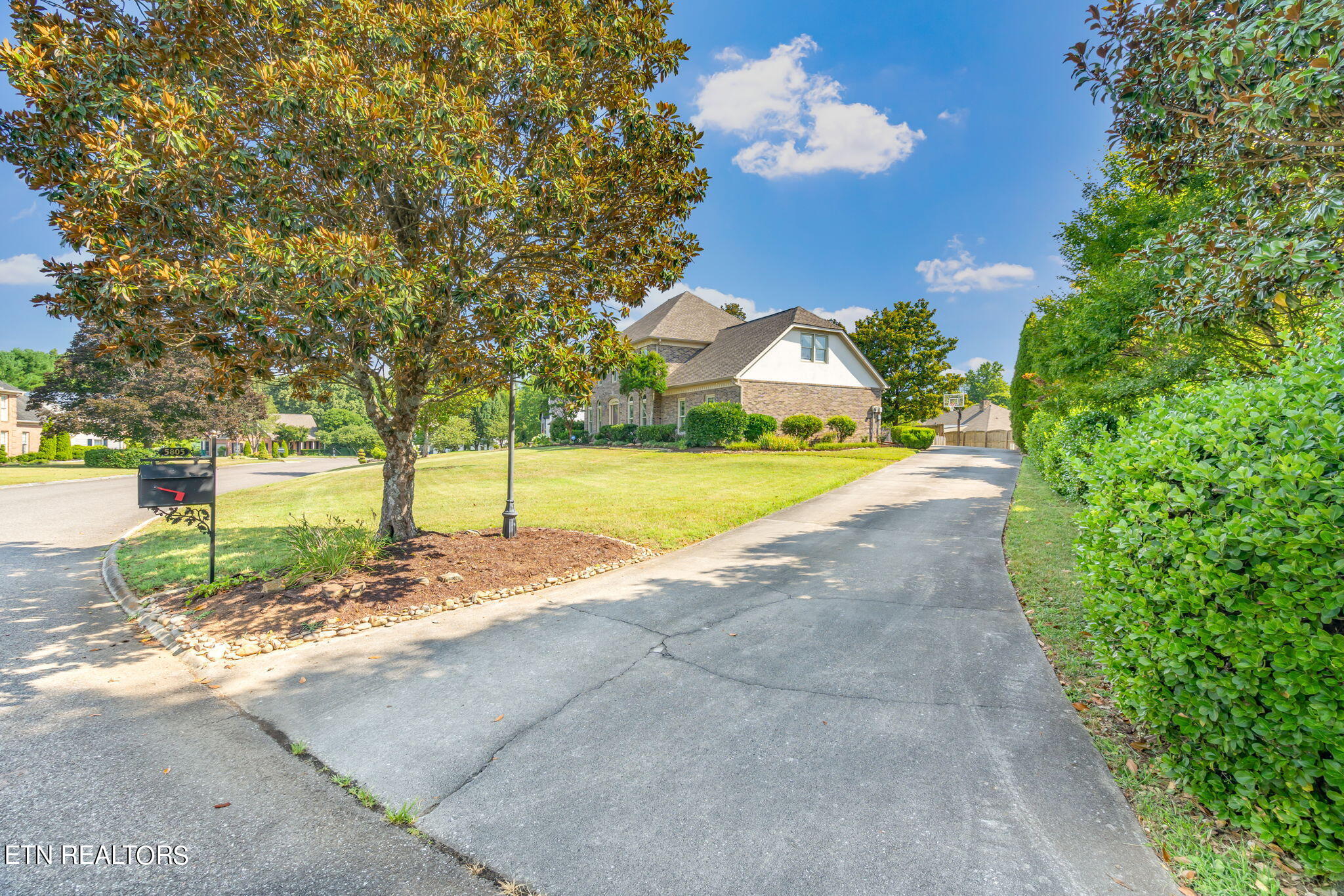 5805 Penshurst Court