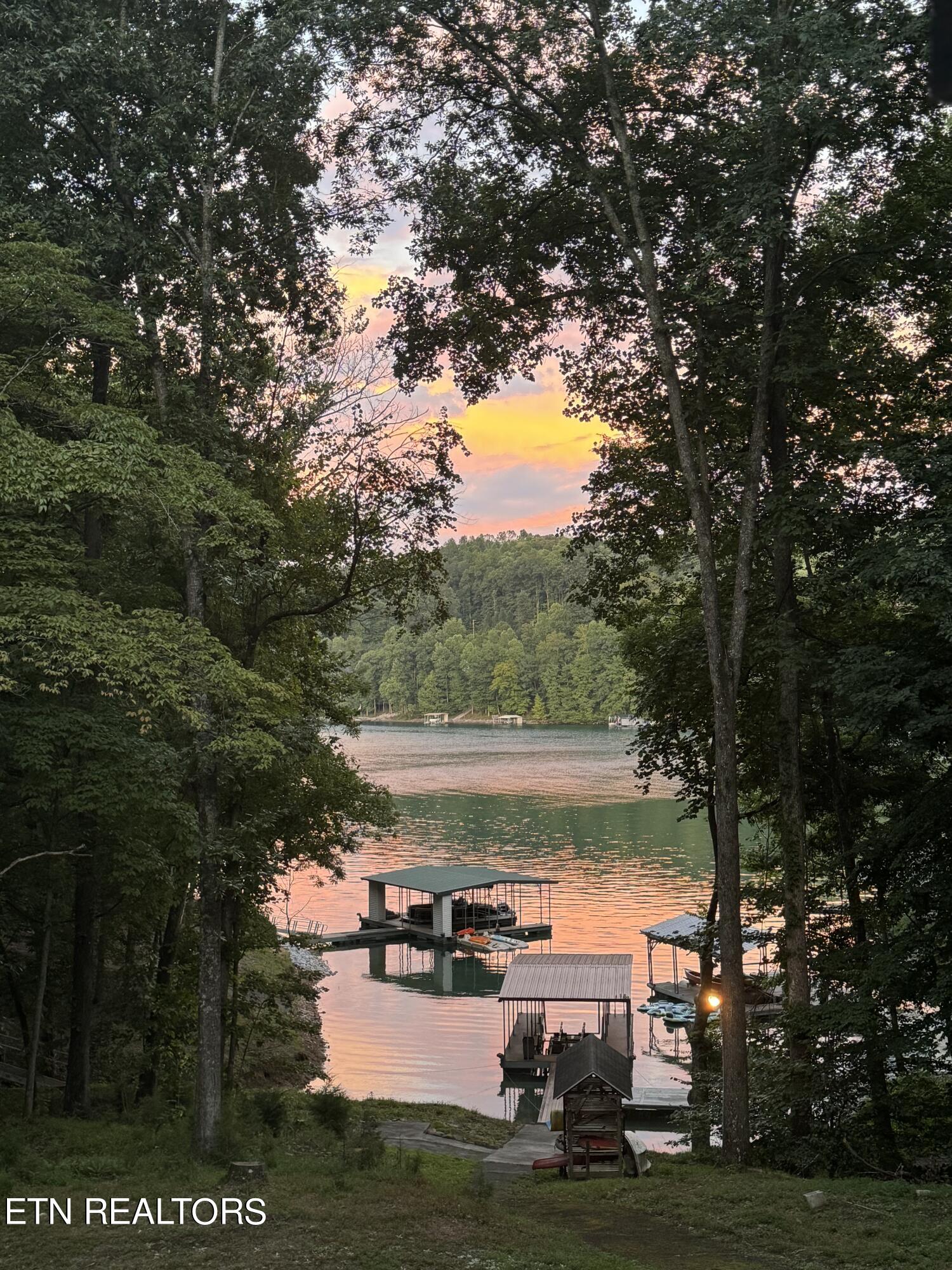 395 Fox Lake Lane, LaFollette