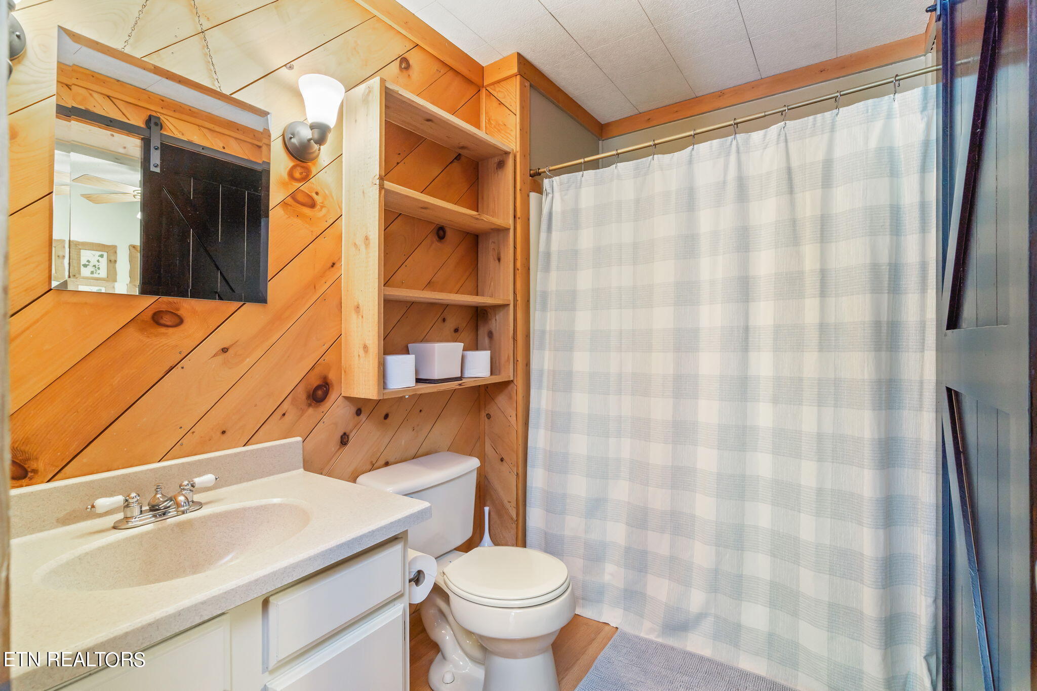 395 Fox Lake Lane, LaFollette