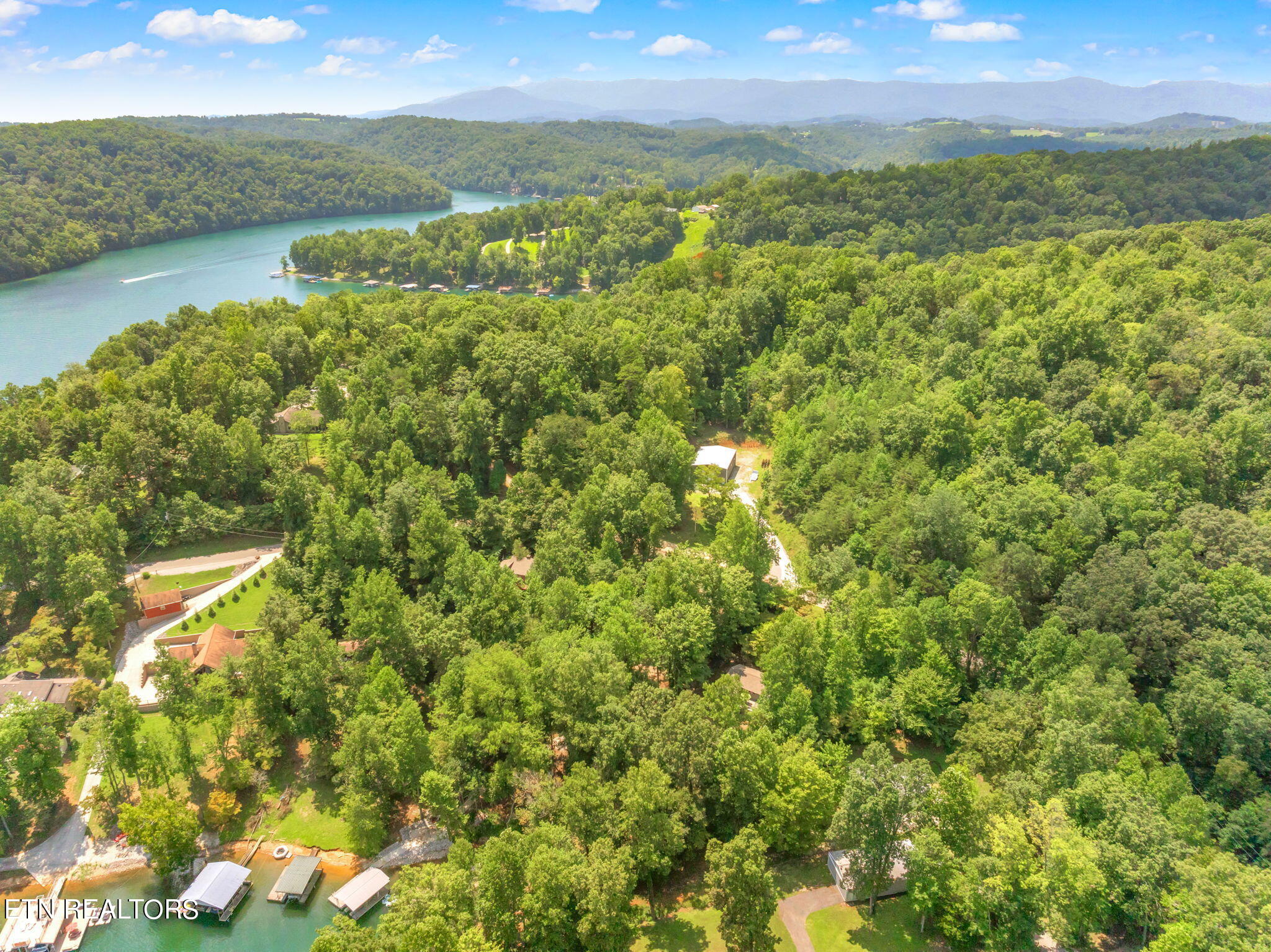 395 Fox Lake Lane, LaFollette