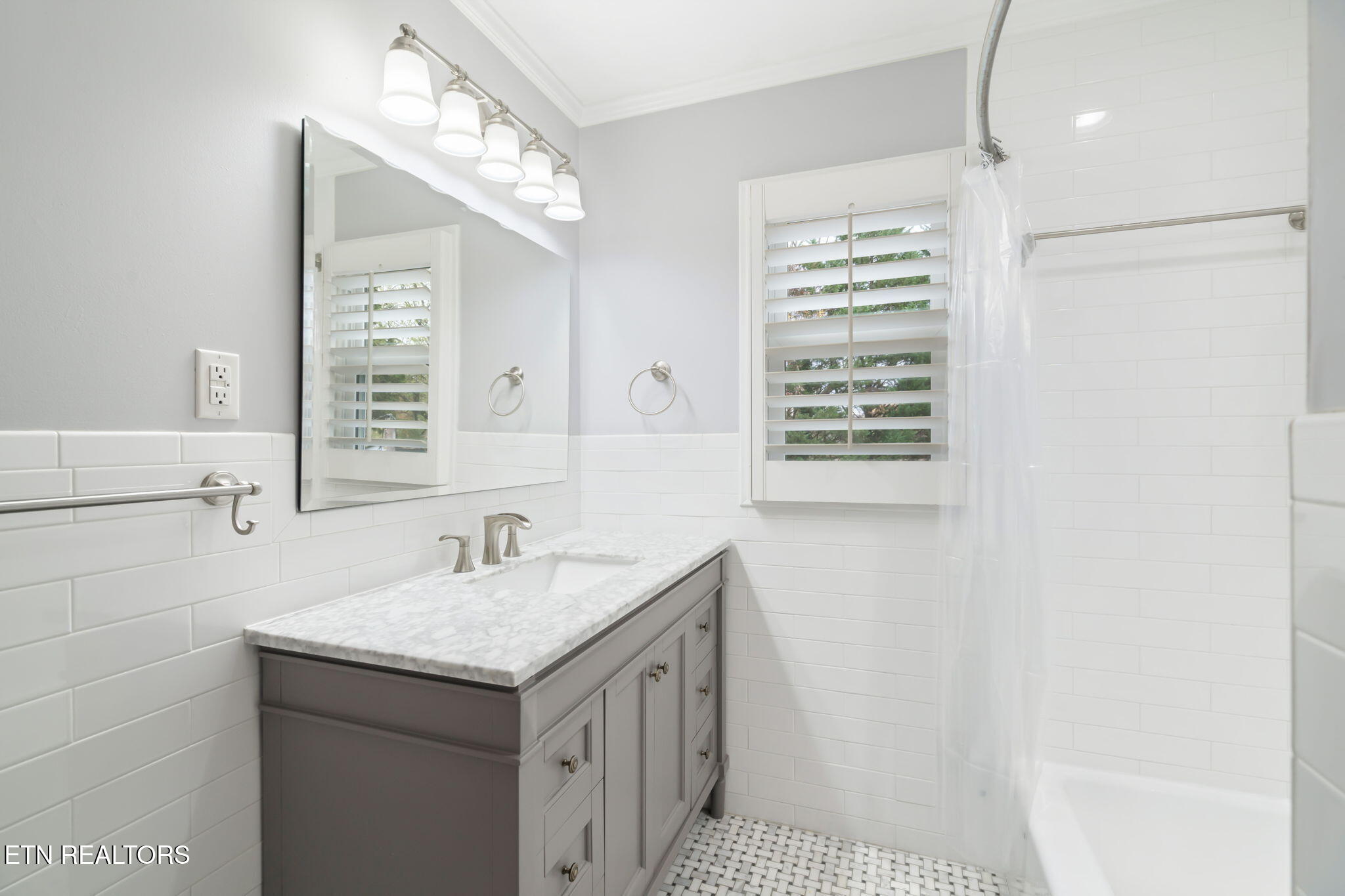 7504 NW Deane Hill Drive