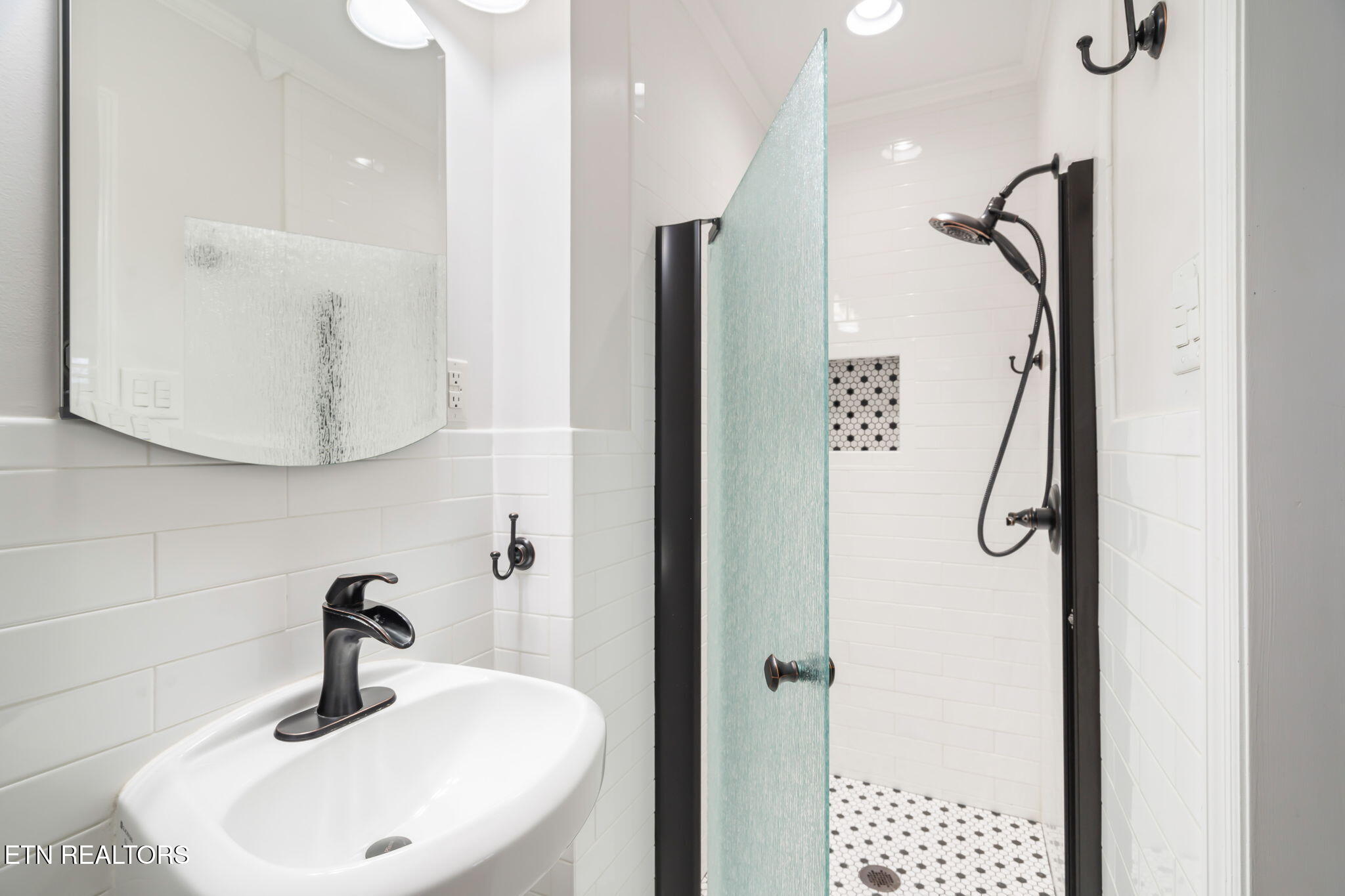 7504 NW Deane Hill Drive