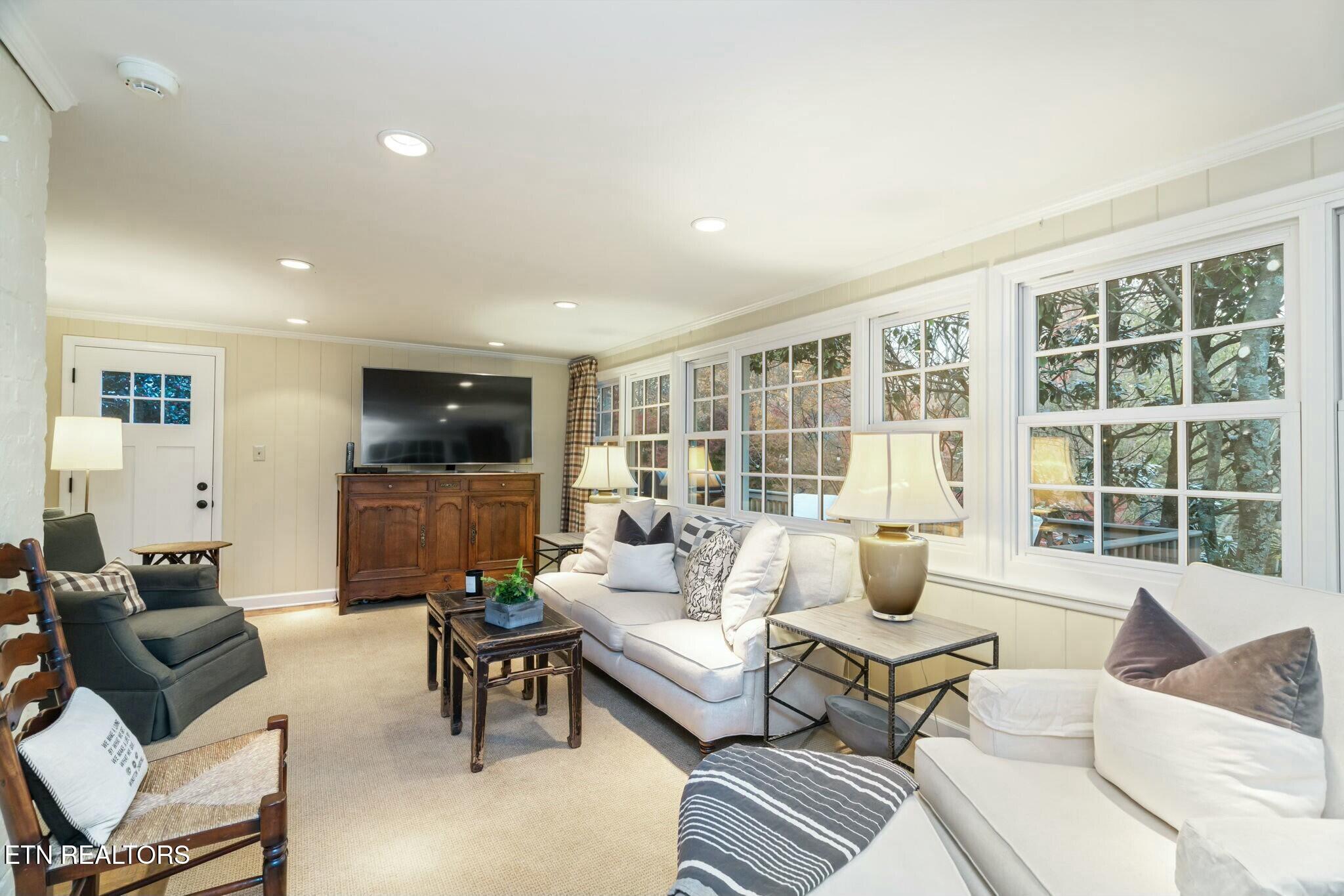 704 Forest Heights Rd