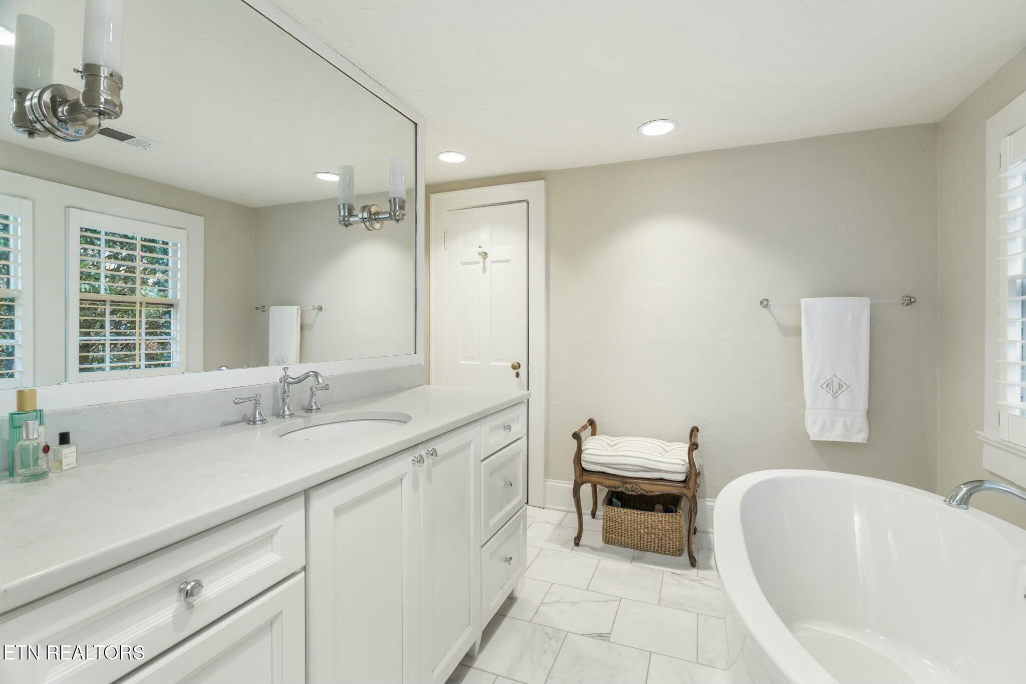 704 Forest Heights Rd