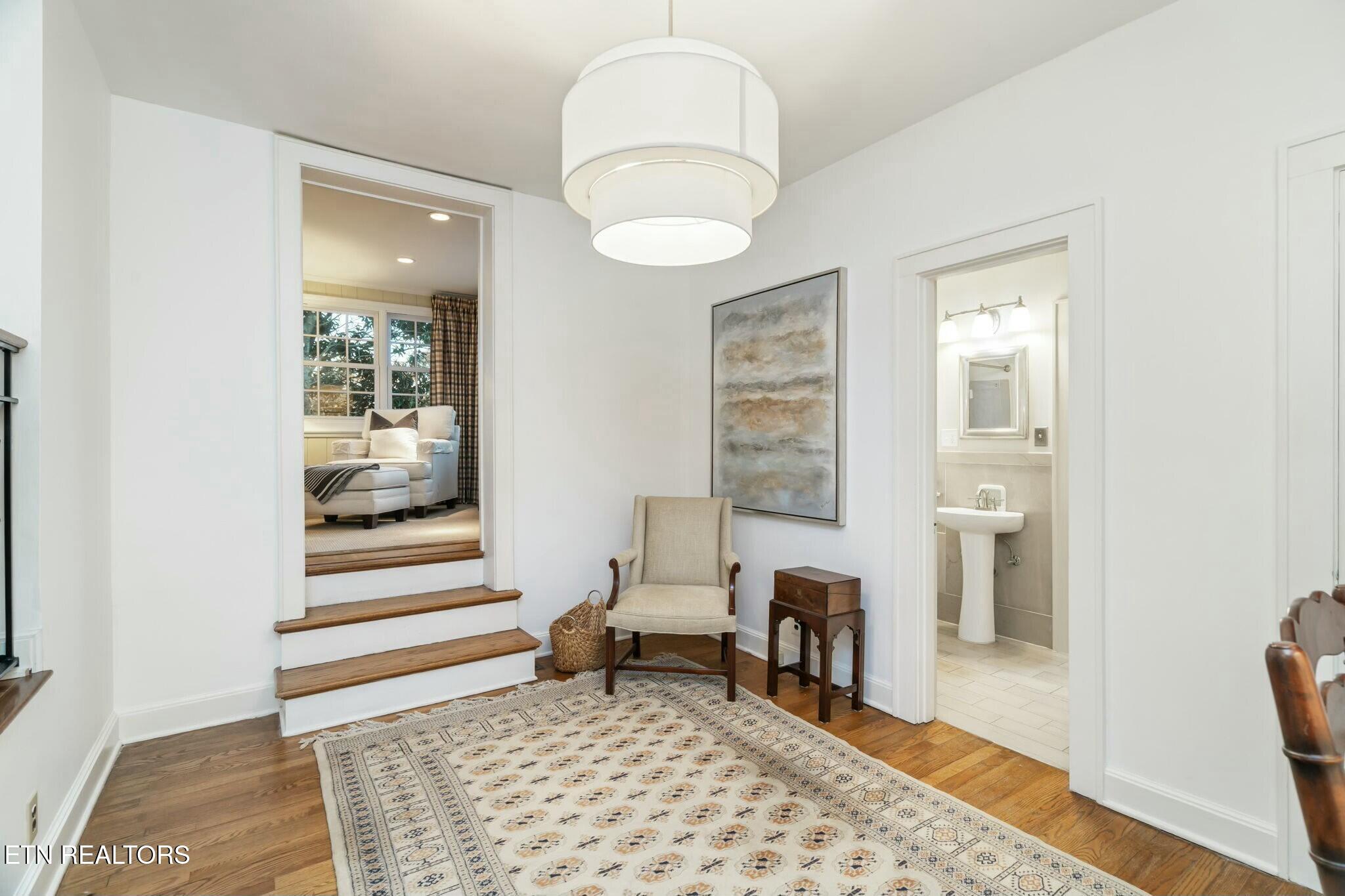 704 Forest Heights Rd