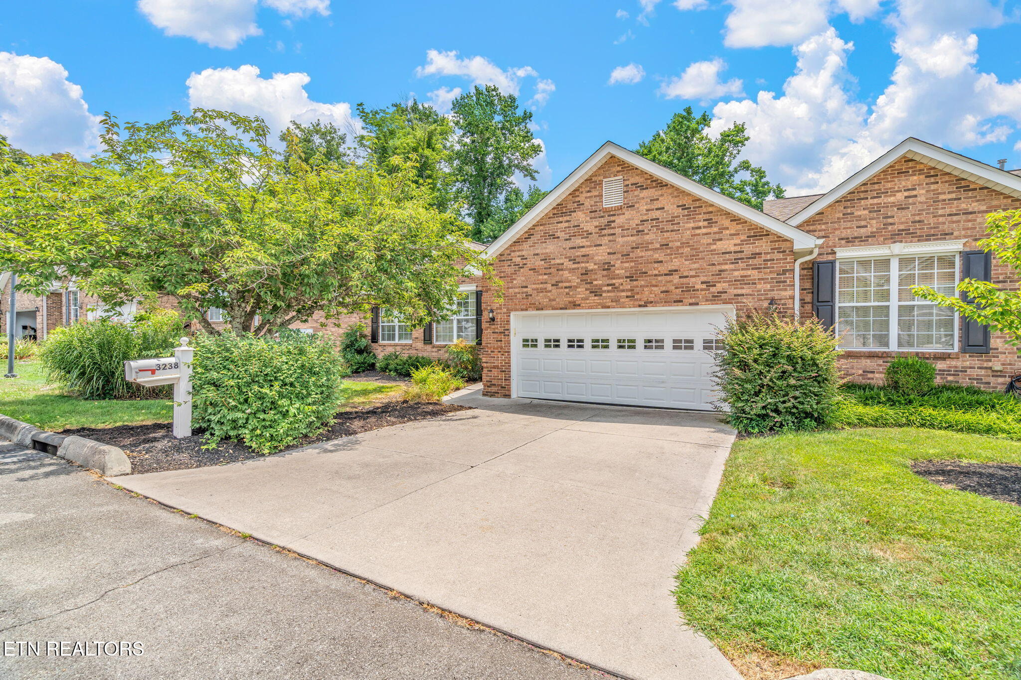 3238 Mountain Spring Way