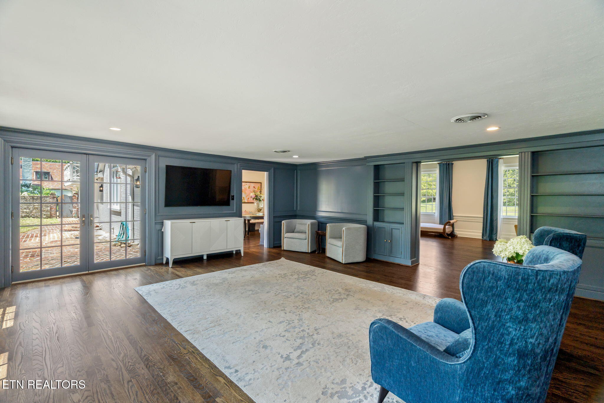 2216 Cherokee Blvd