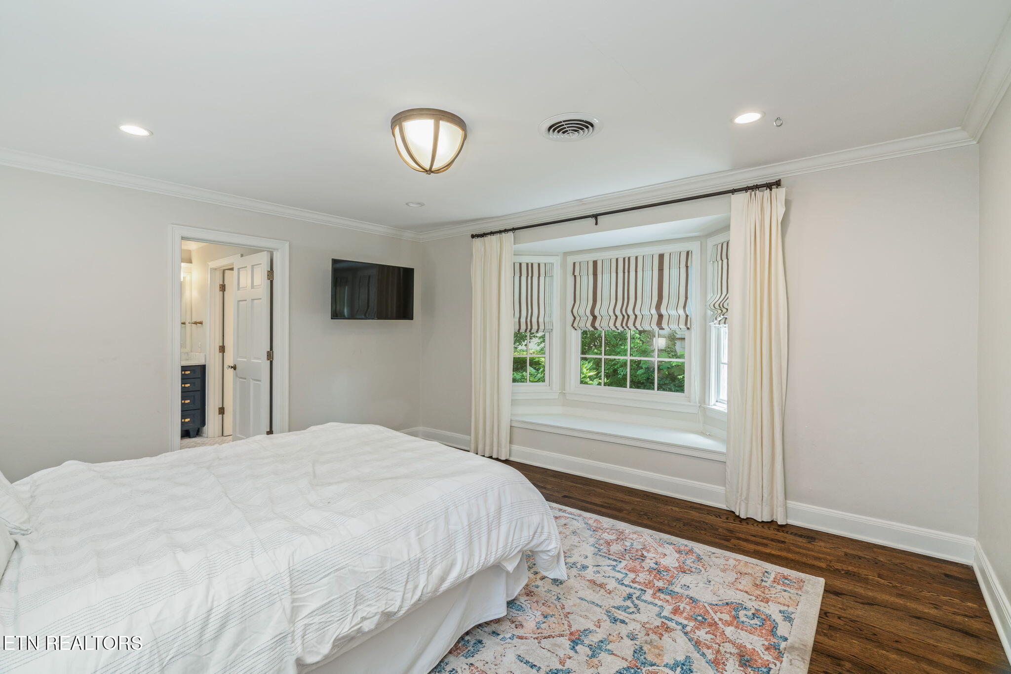 2216 Cherokee Blvd