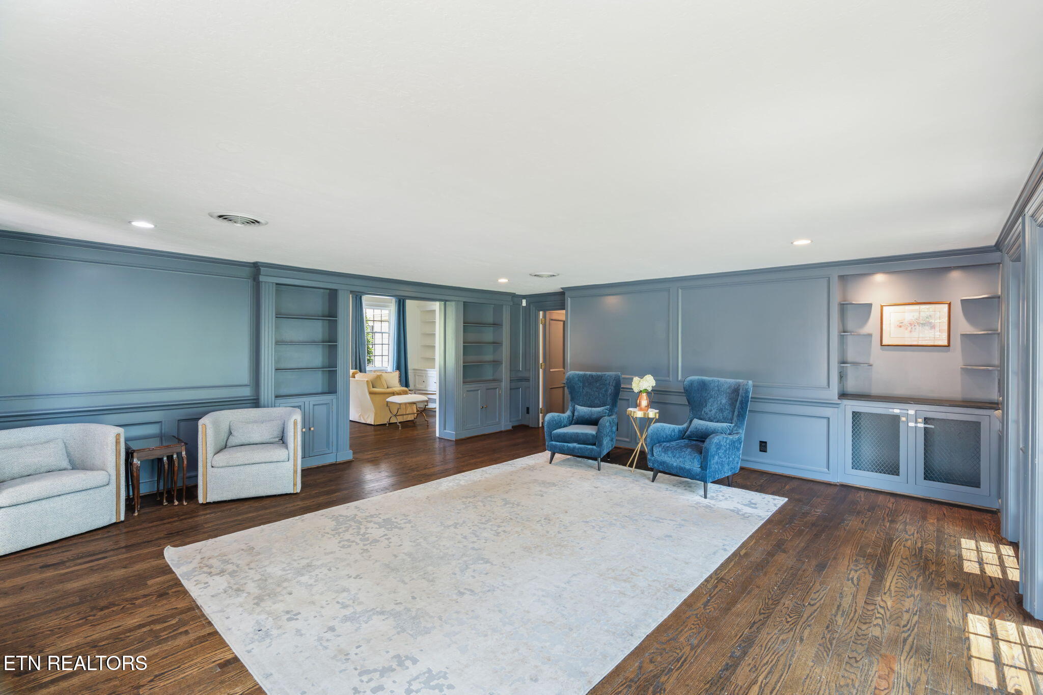 2216 Cherokee Blvd