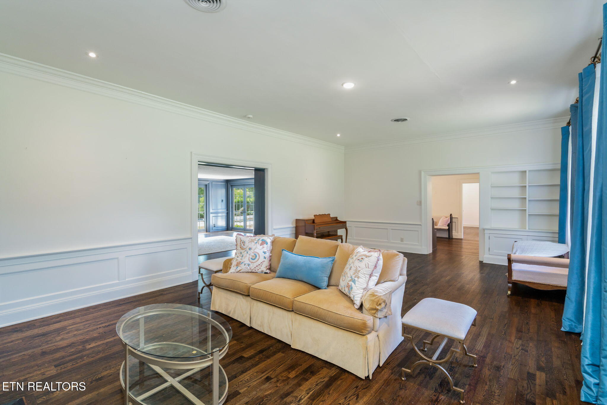 2216 Cherokee Blvd