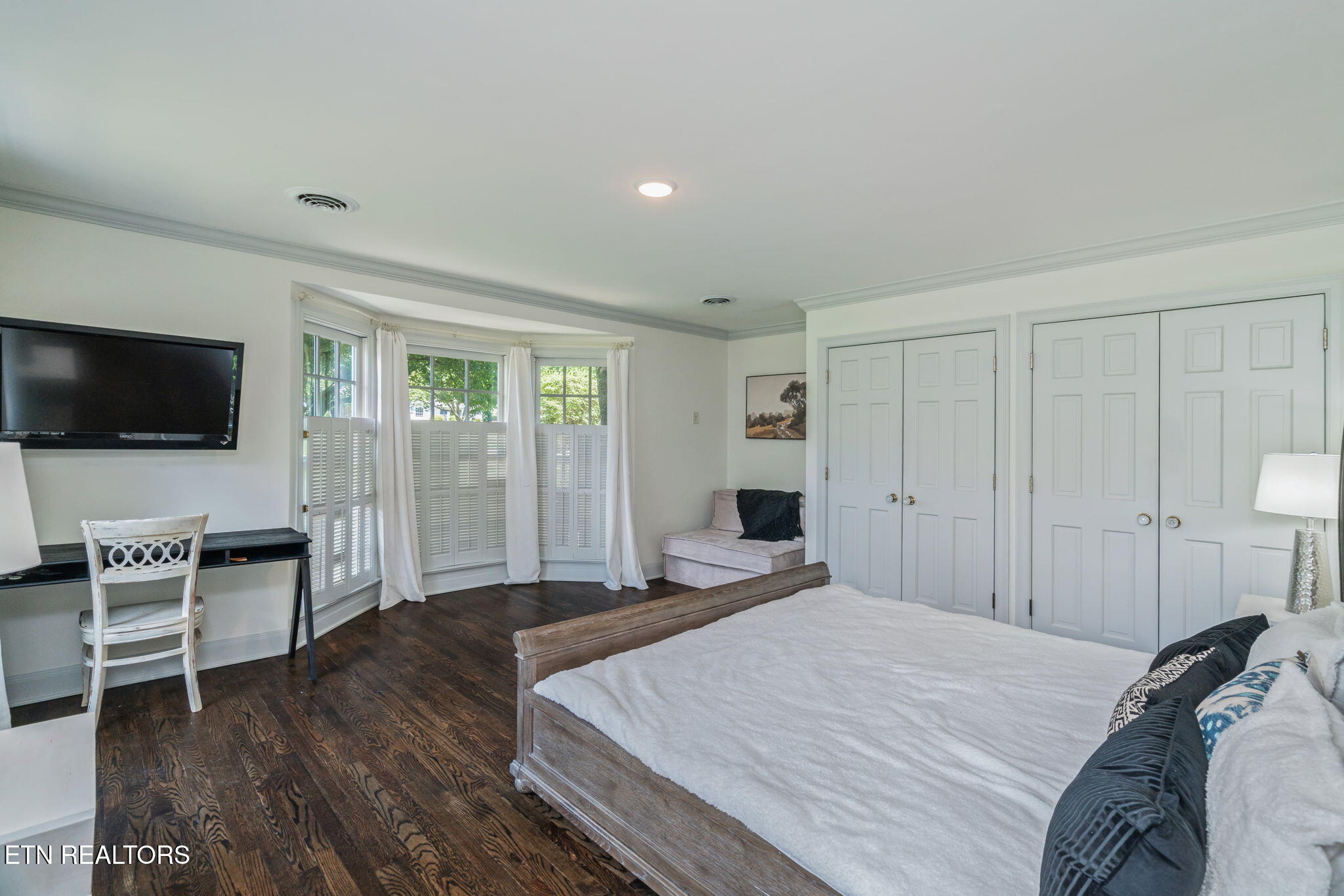 2216 Cherokee Blvd