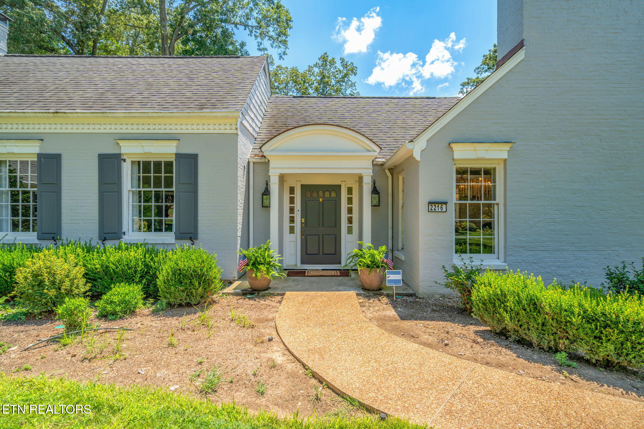 2216 Cherokee Blvd