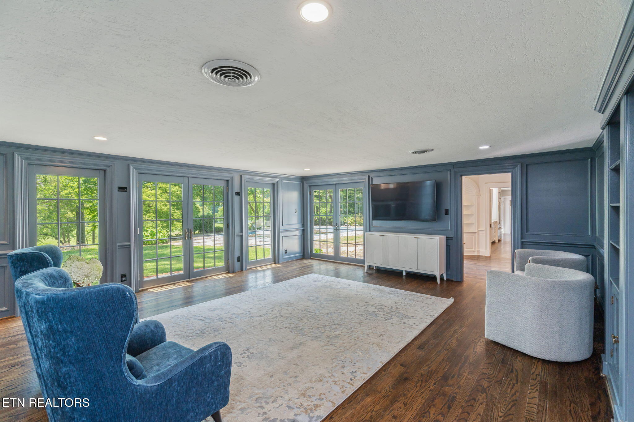 2216 Cherokee Blvd
