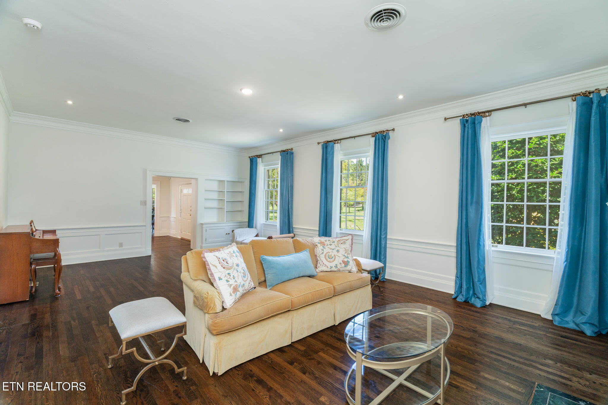 2216 Cherokee Blvd