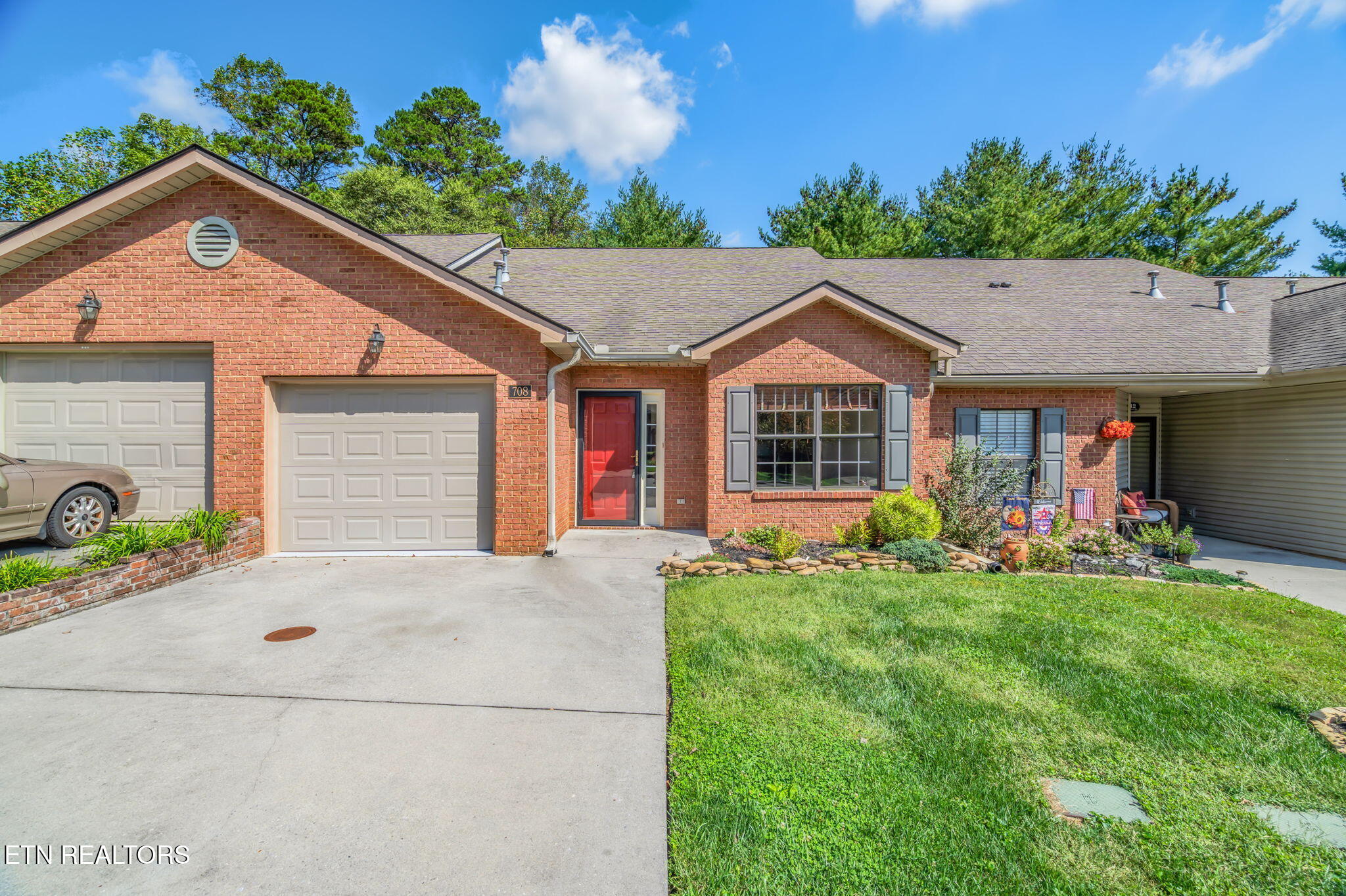 708 Rose Garden Way