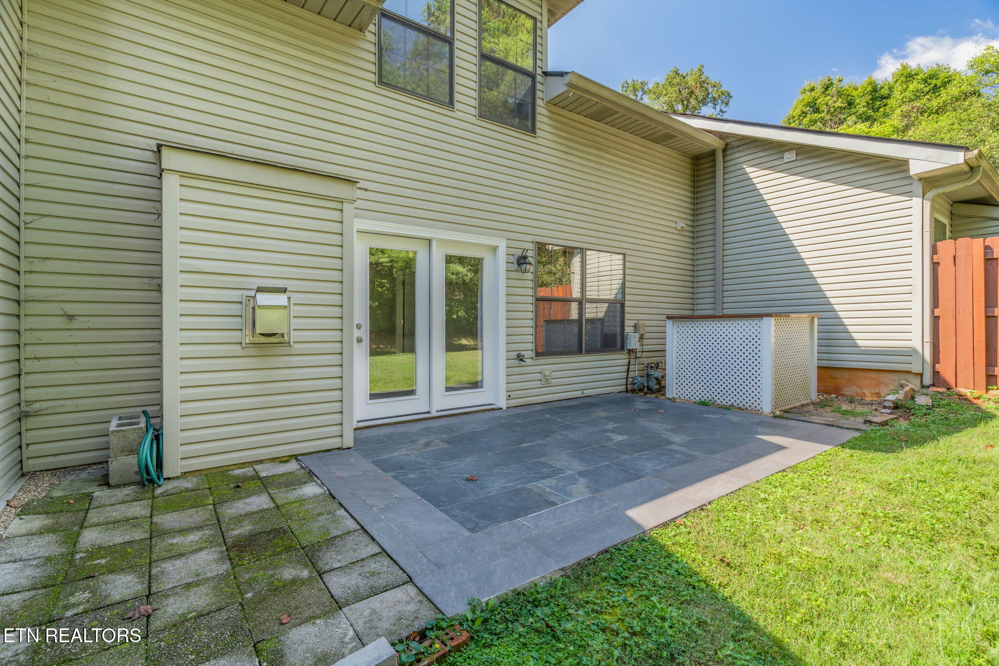 708 Rose Garden Way