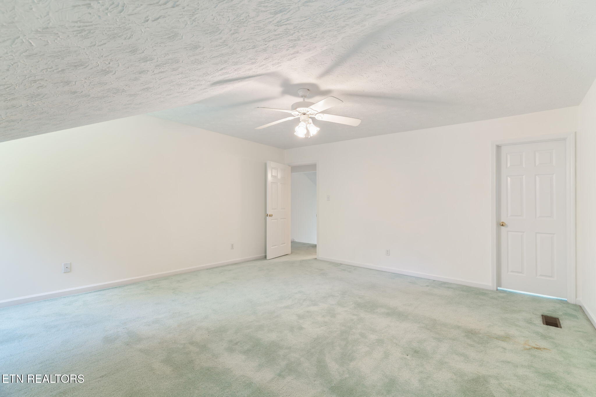 708 Rose Garden Way