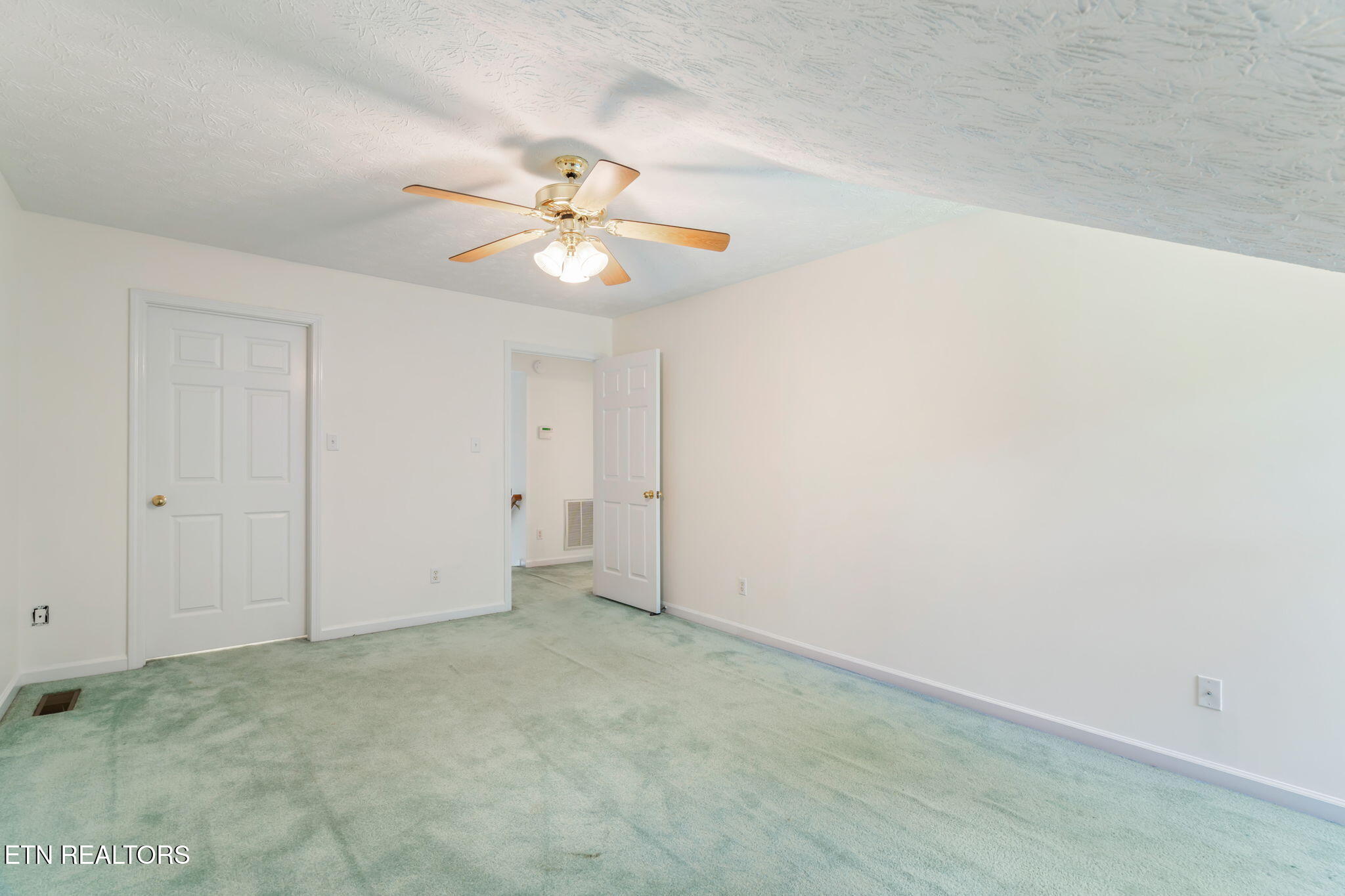 708 Rose Garden Way
