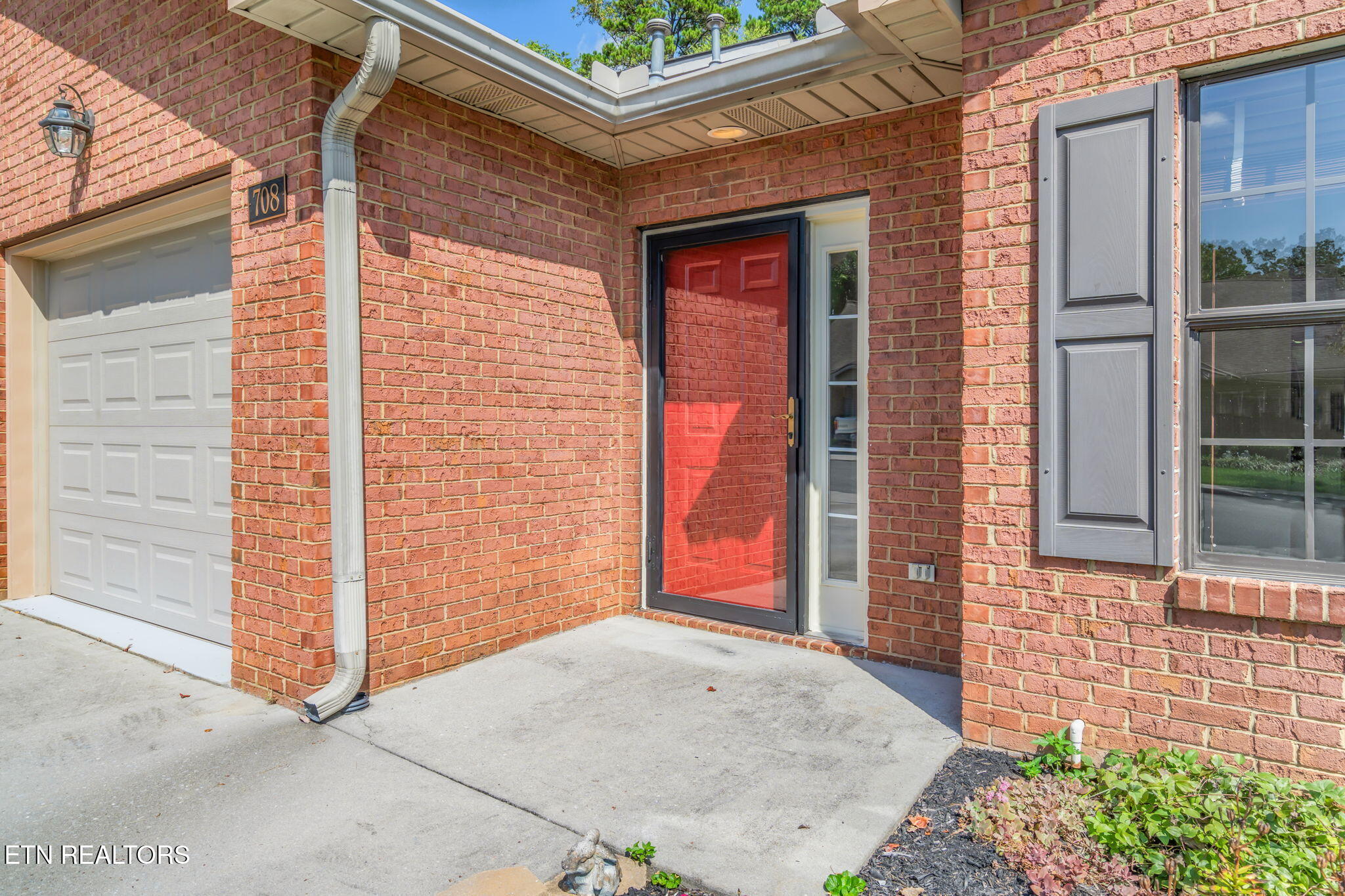 708 Rose Garden Way