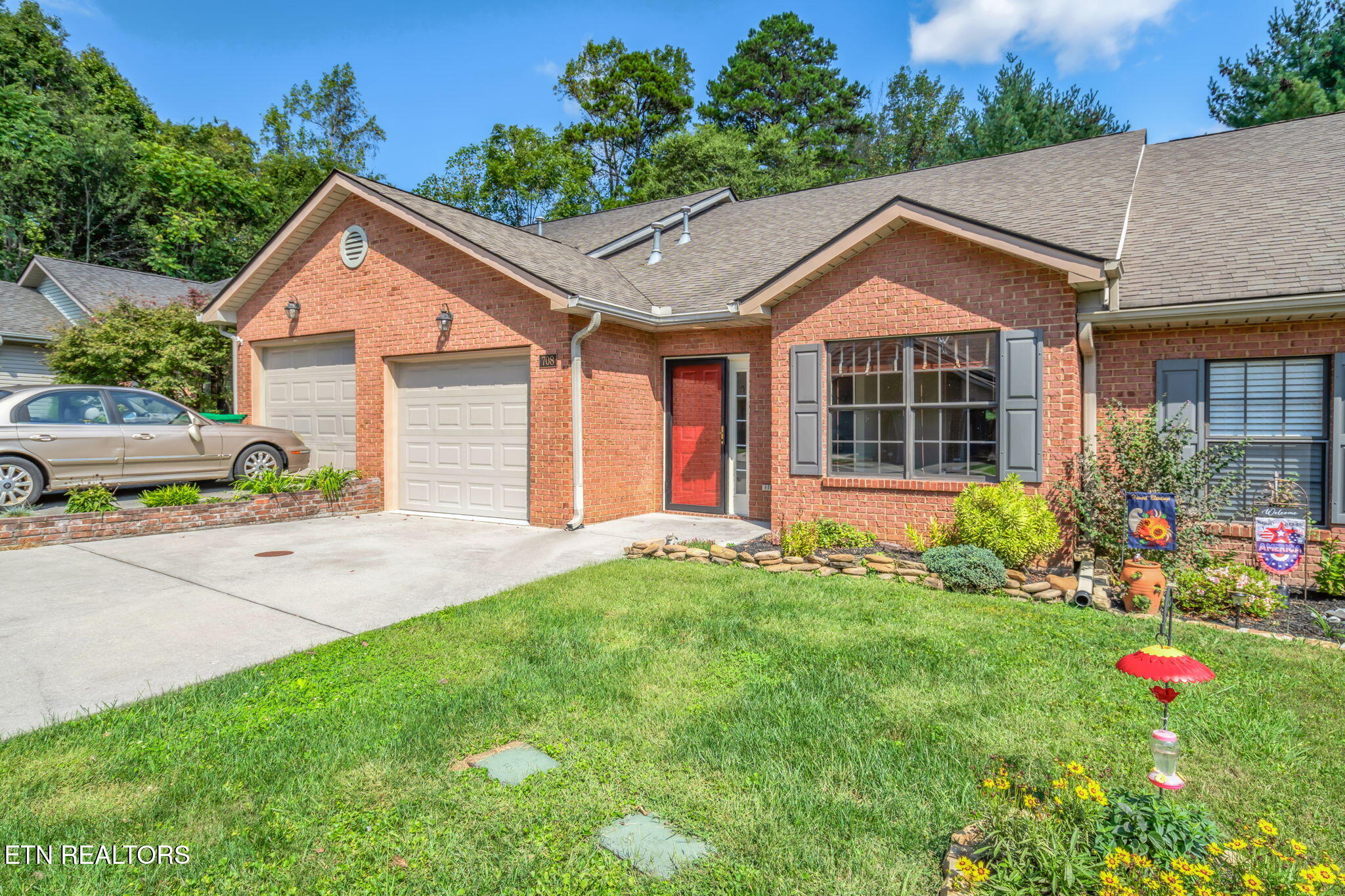708 Rose Garden Way