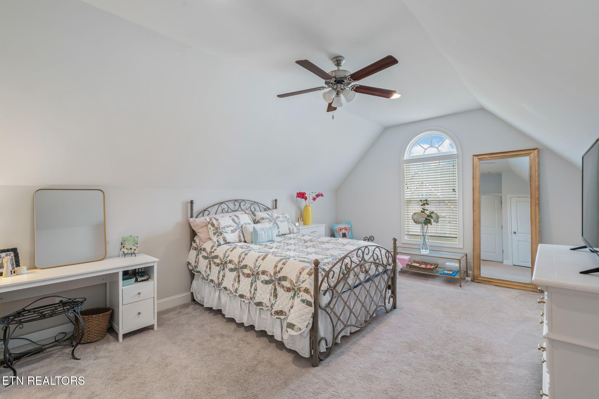 750 Valley Glen Blvd