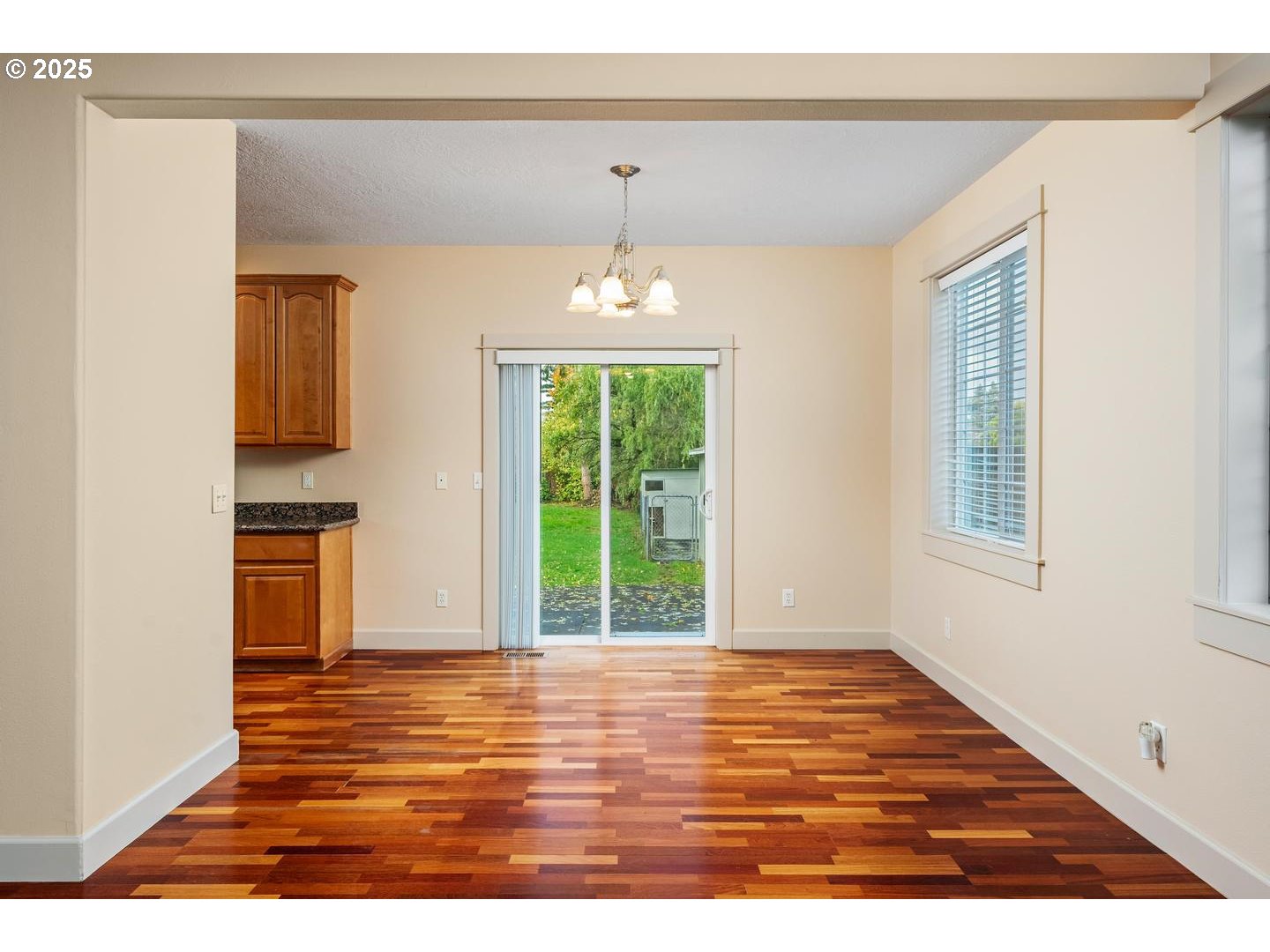 2105 NE CLEVELAND AVE