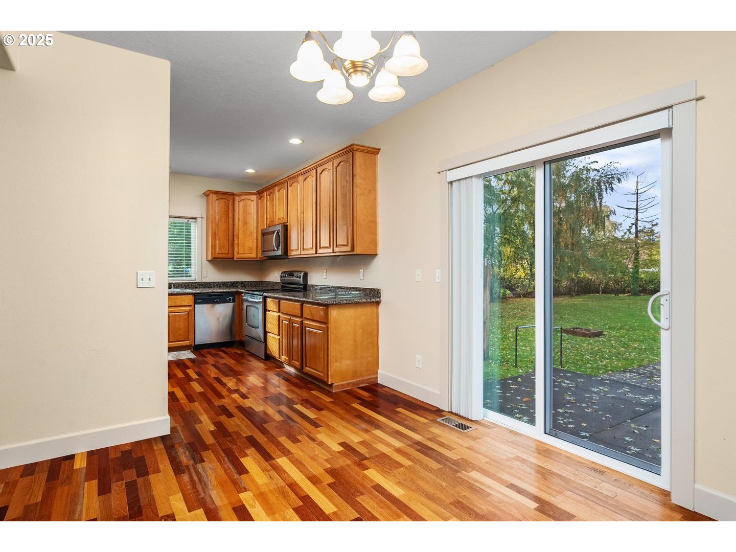 2105 NE CLEVELAND AVE