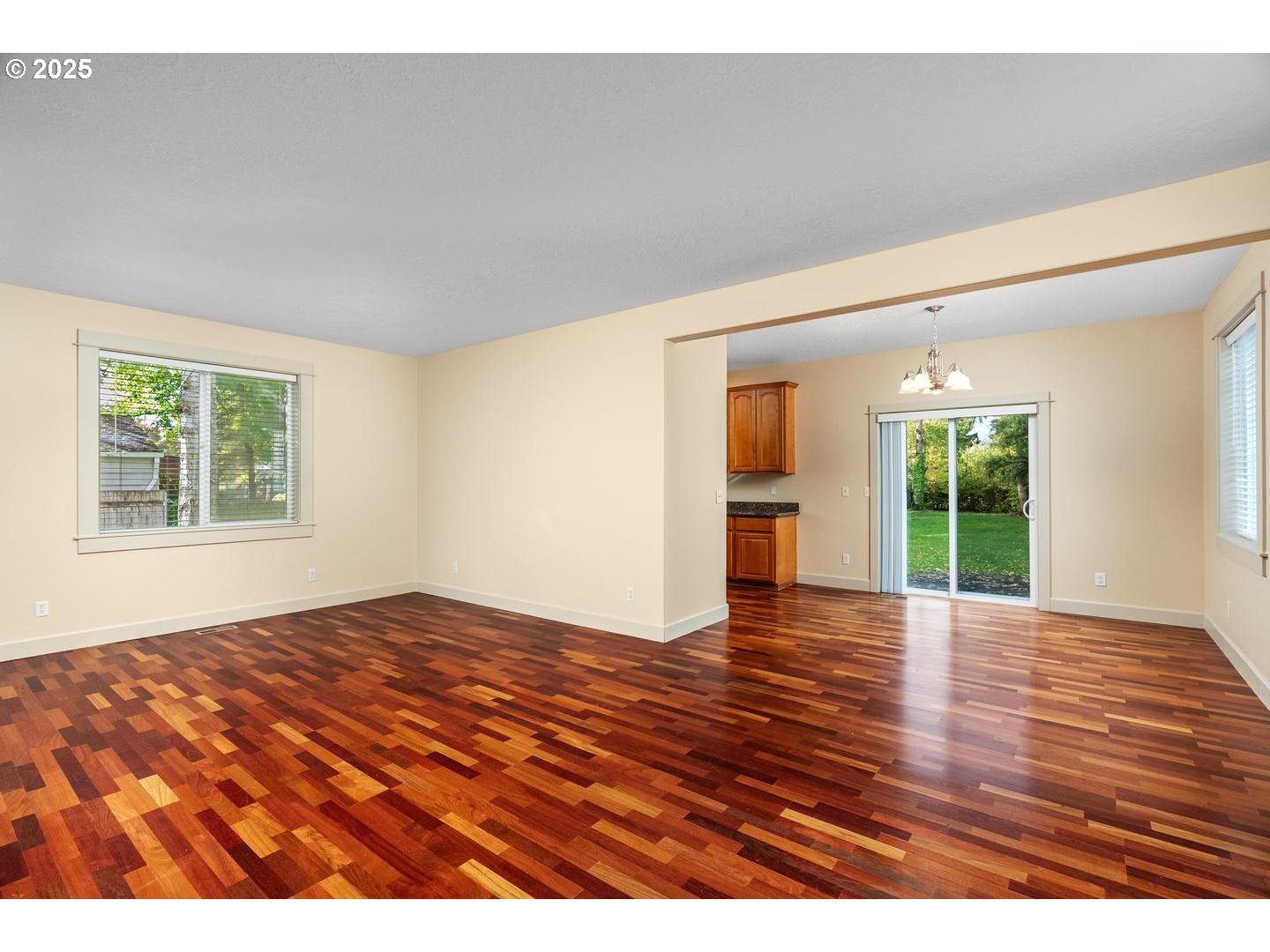 2105 NE CLEVELAND AVE