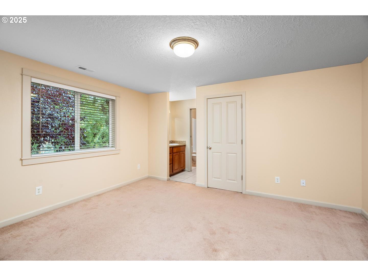 2105 NE CLEVELAND AVE