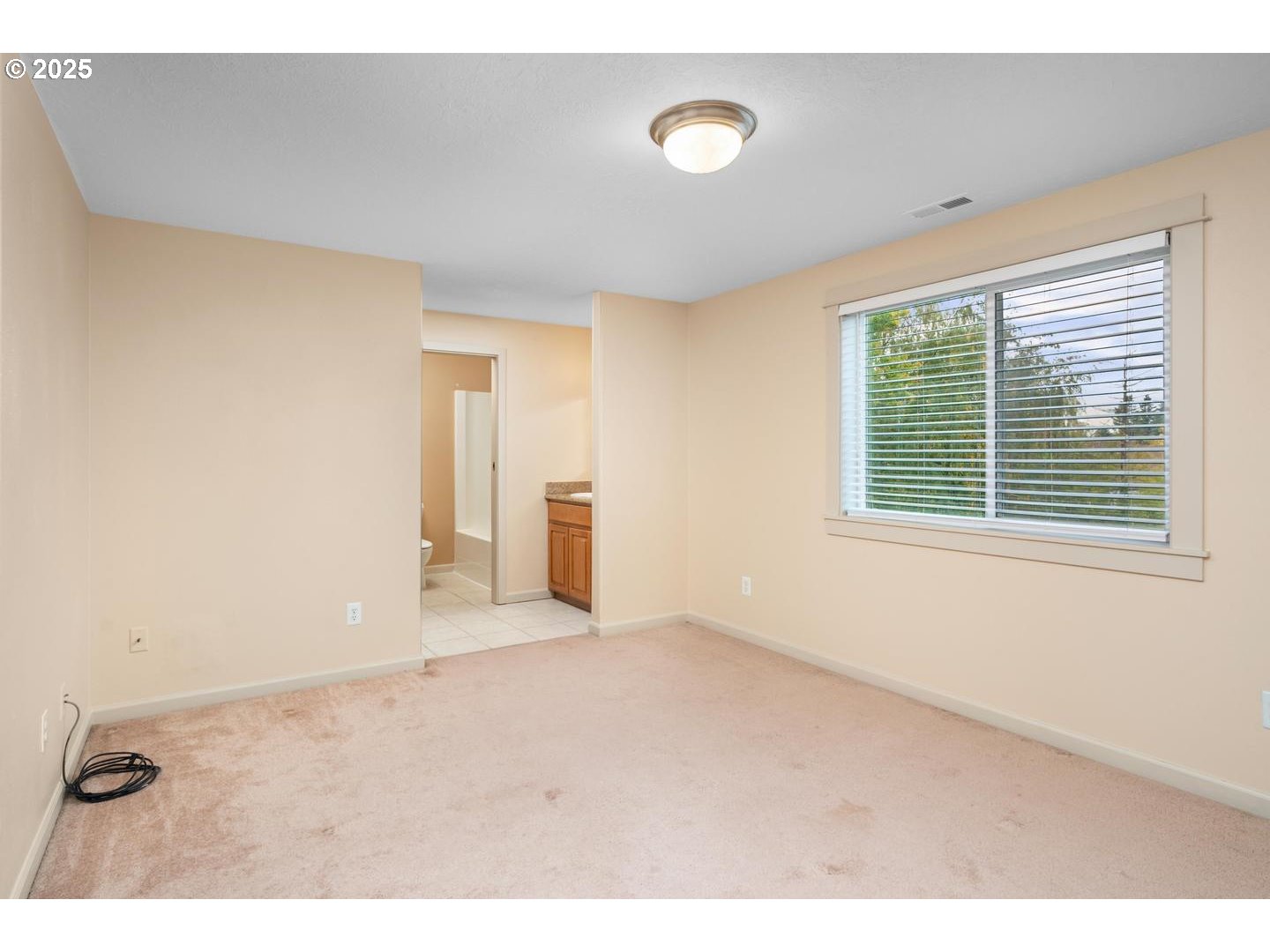 2105 NE CLEVELAND AVE