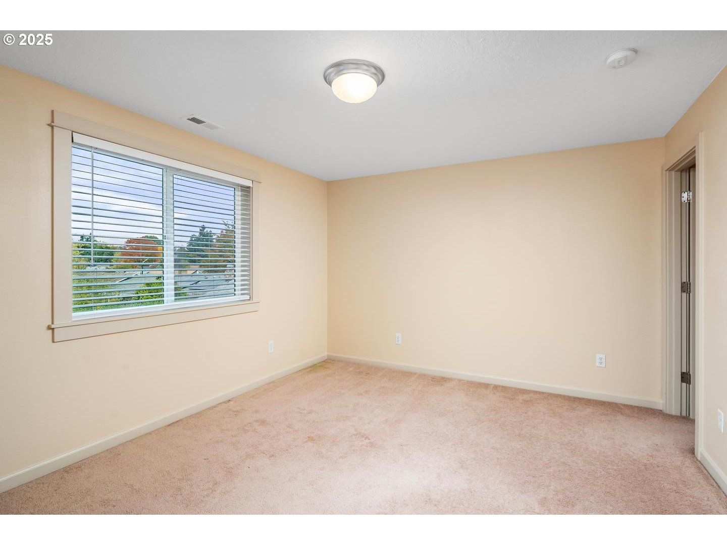 2105 NE CLEVELAND AVE