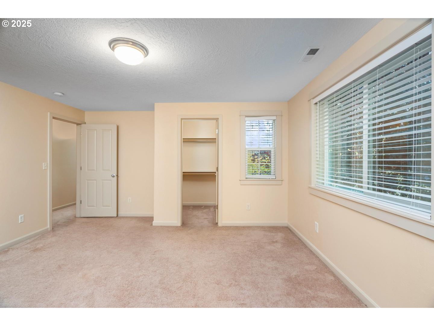 2105 NE CLEVELAND AVE