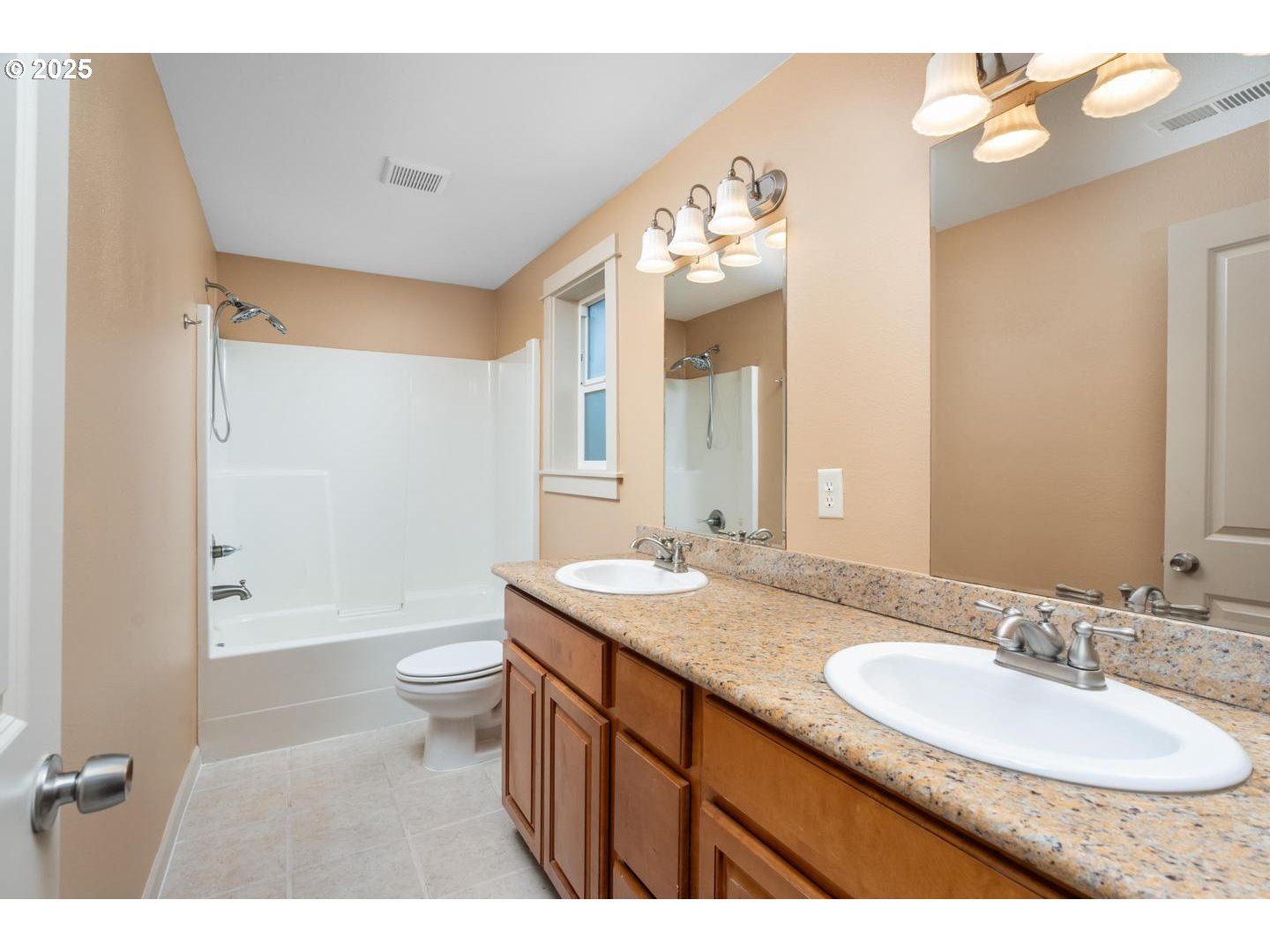 2105 NE CLEVELAND AVE