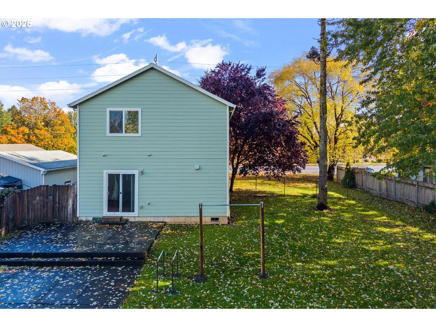 2105 NE CLEVELAND AVE