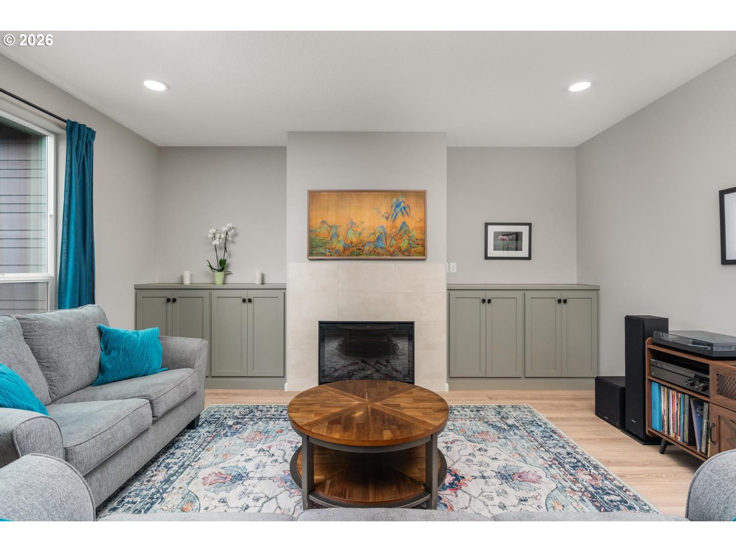 124 W 20TH WAY