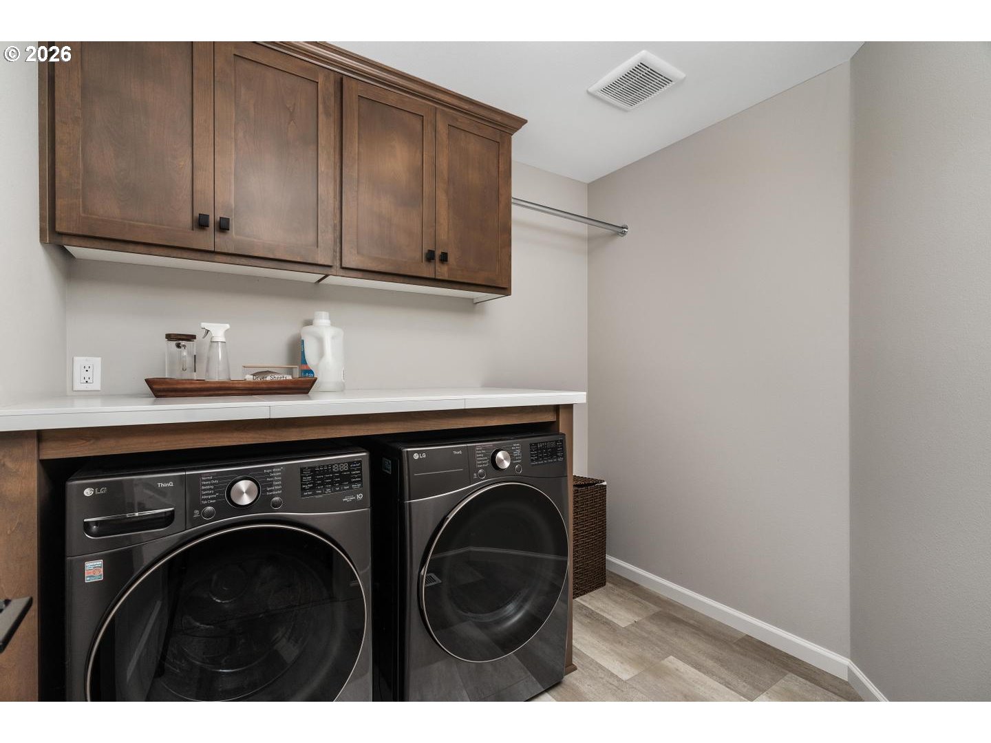124 W 20TH WAY