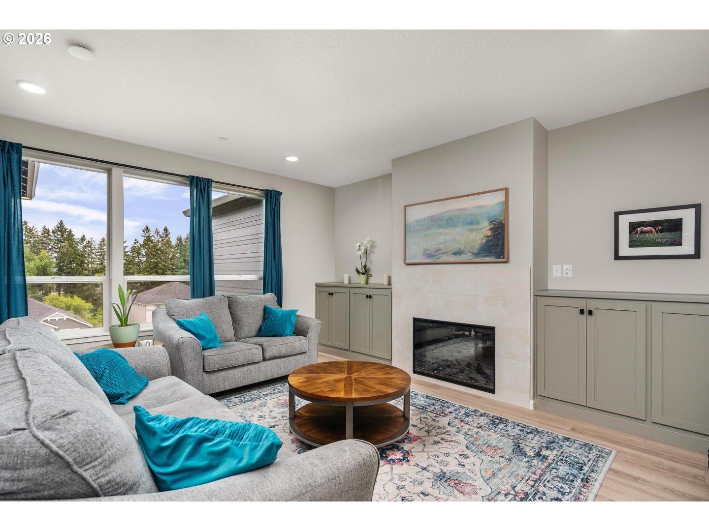 124 W 20TH WAY