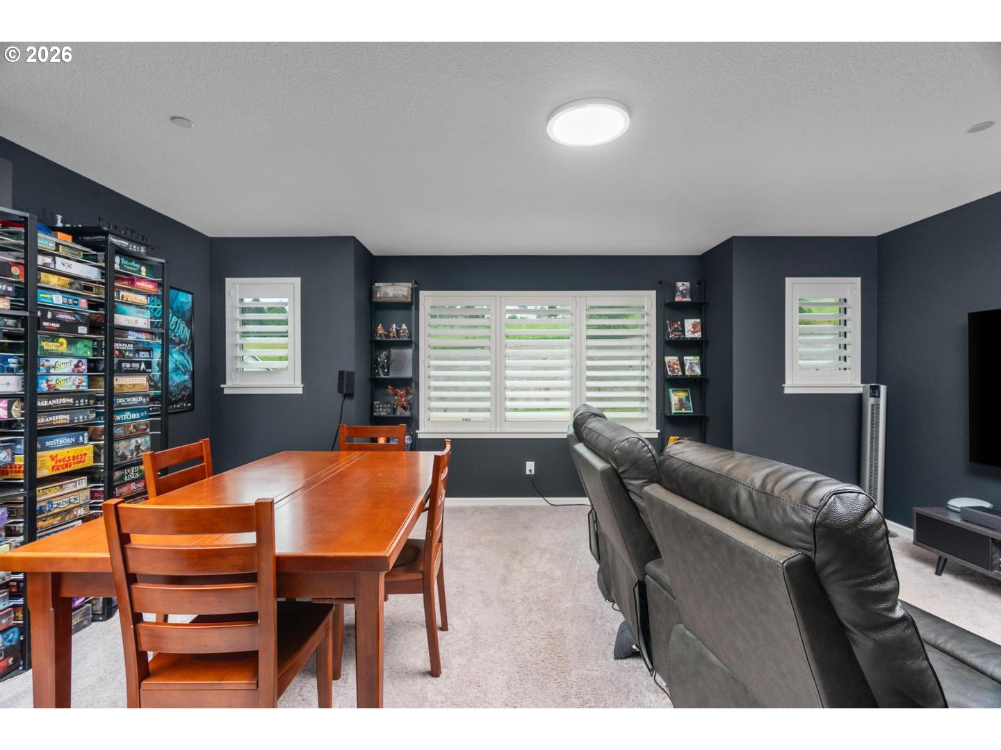 124 W 20TH WAY