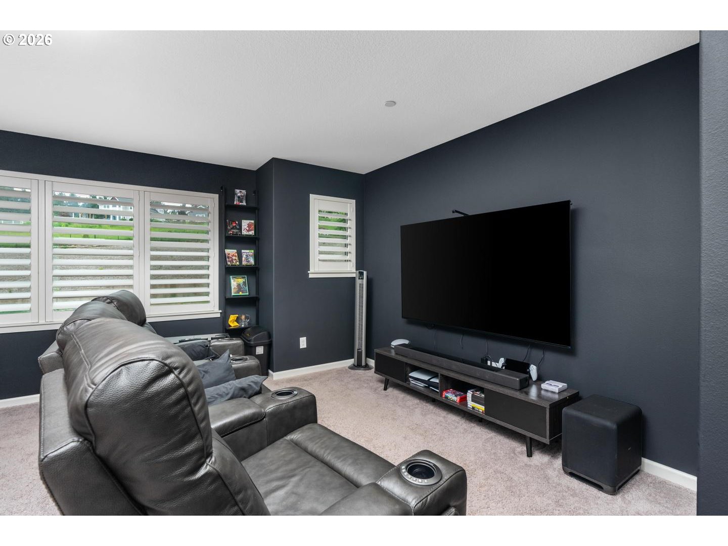 124 W 20TH WAY